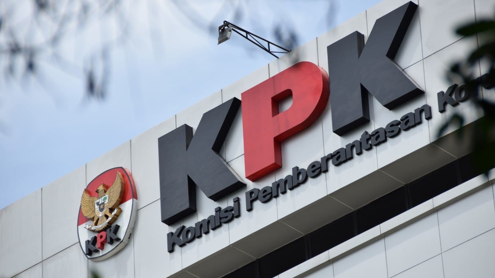 KPK Sita Ratusan Juta Rupiah dan Valas dalam OTT Pegawai Pajak Jakarta Utara
